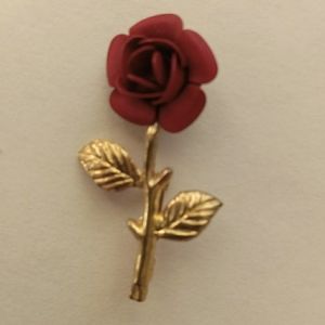 Vintage rose bud brooch, pin with leaves. Gold tone.
